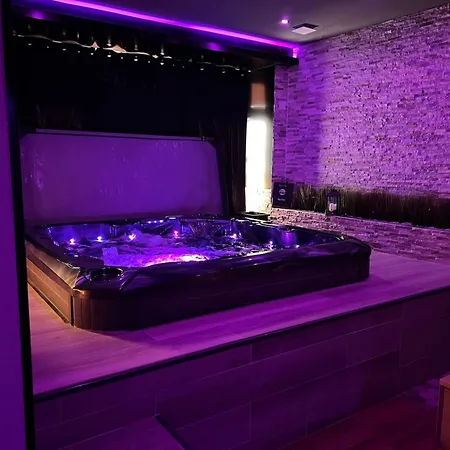 Maison Charmante Avec Jacuzzi A - Ideale Pour Un Week-end